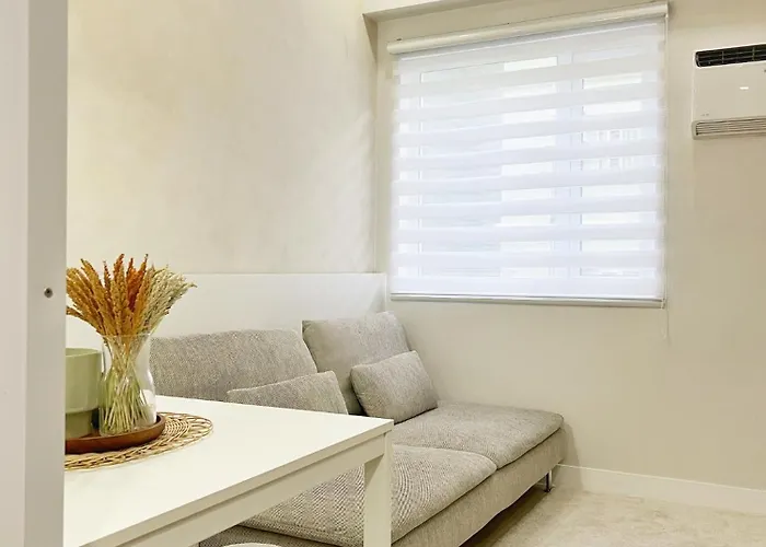 Lazy House Staycation Aparthotel Manila